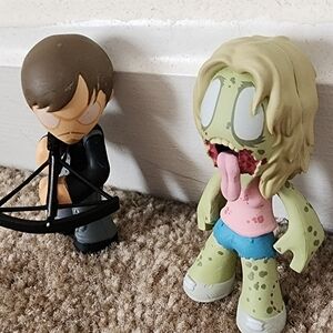 Funko Mystery Minis The Walking Dead Series 2 Daryl Dixon & Jawlesss Girl Zombie